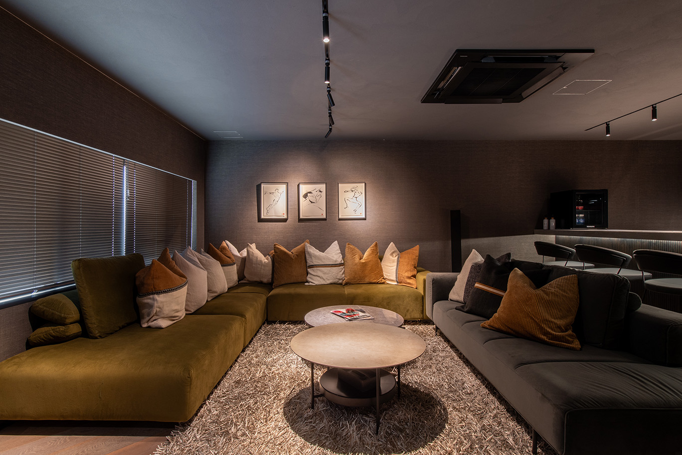 Open-plan living and dining area in the 100 m² Tokyo penthouse